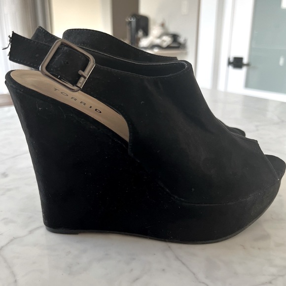 Torrid black peep toe suede platform wedge size 8 - Picture 2 of 8
